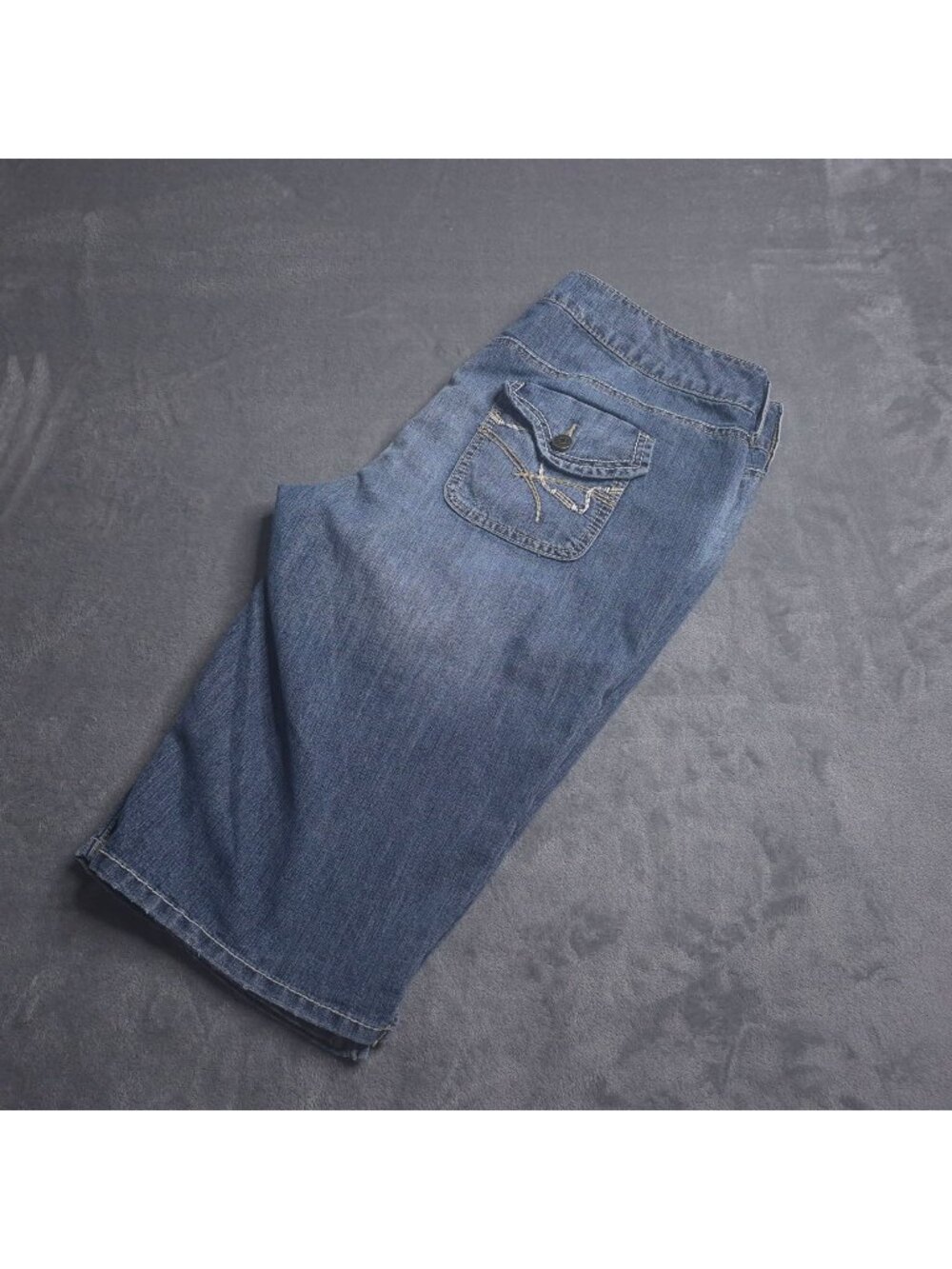 Apt. 9 Womens Bermuda Jean Shorts 12 Medium Wash Mid Rise Flap Pockets